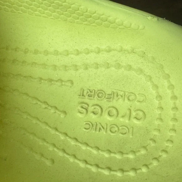 Girls yellow crocs with charms! - Picture 6 of 7